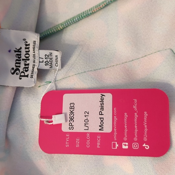 Boho bell bottoms in mod paisley print. Size Large - Picture 7 of 8